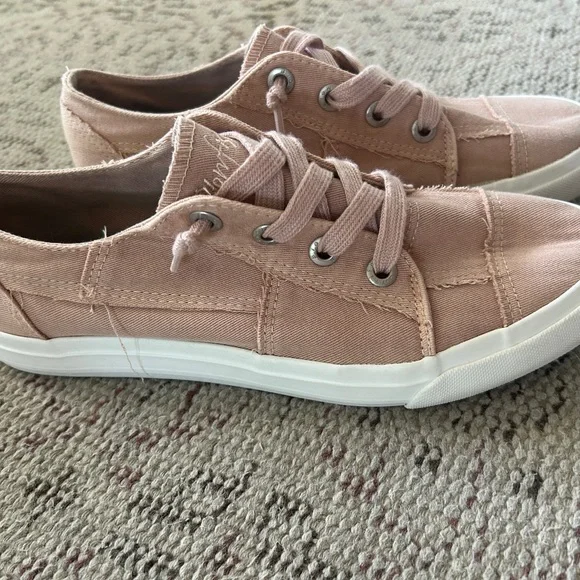 Blowfish Malibu Light Pink Canvas Sneakers - Picture 2 of 6